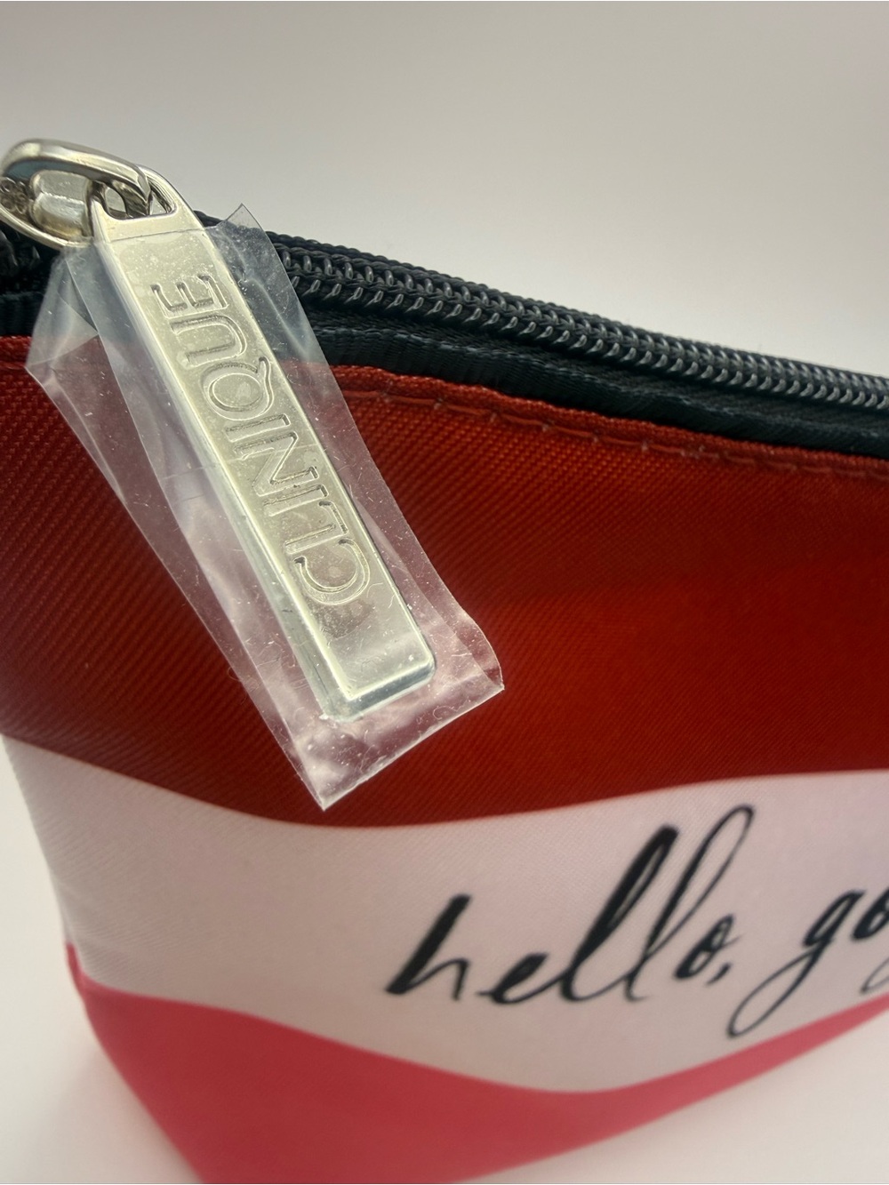 Clinique x Kate Spade LIMITED EDITION Cosmetic Pouch - Picture 4 of 7